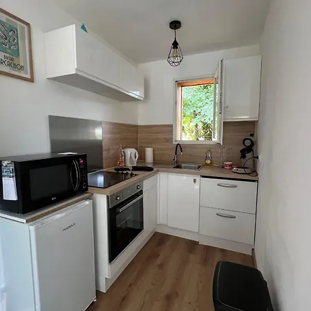 Nice Peaceful House With Garden In Audenge! Vakantiehuis Audenge